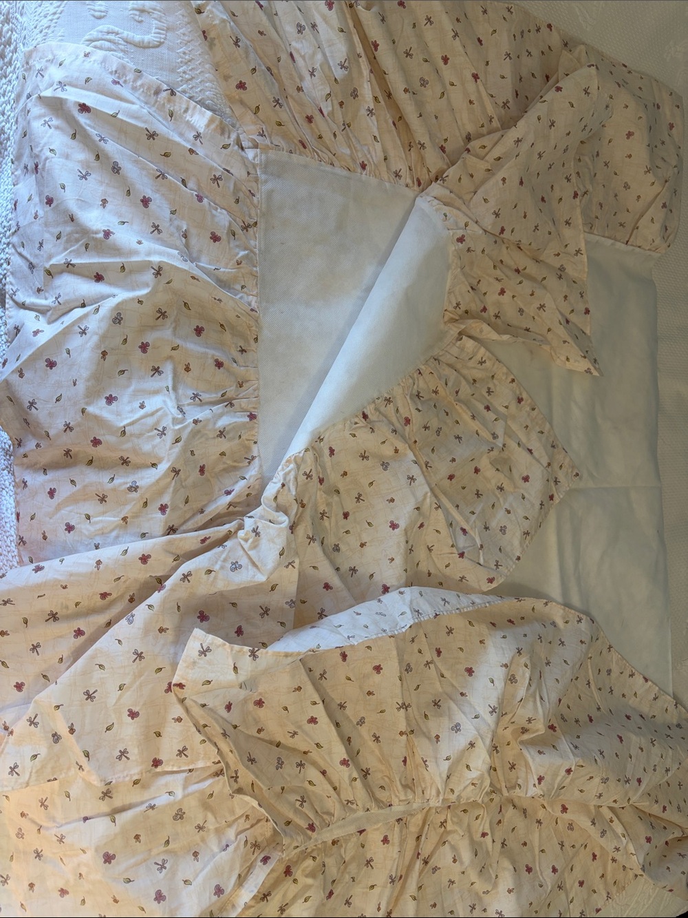Set of Pooh bedding, crib sheet and dust ruffle